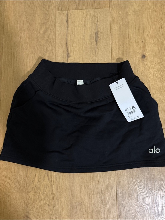 ALO Yoga Dresses & Skirts - ALO Yoga Black Athletic Skort with Subtle Logo